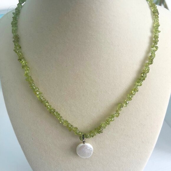 Handmade beautiful peridot nugget necklace with dainty coin pearl - Picture 1 of 3